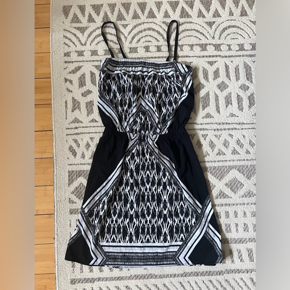 Beautiful Express Dress, Size XS/TP in great condition, comes removable straps